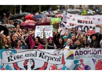 Lobby abortista all'attacco dell'Irlanda,la Polonia reagisce